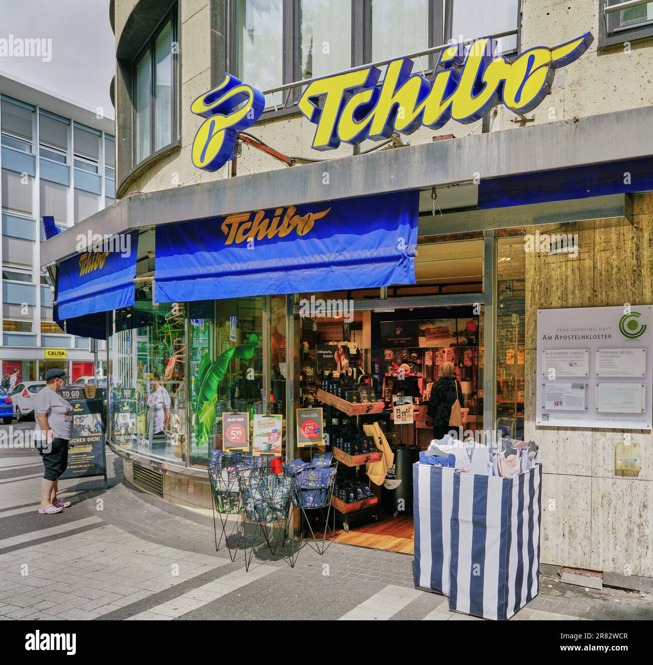Célèbre magasin de café et de gâteau de marque en Allemagne appelé Tchibo. Banque D'Images