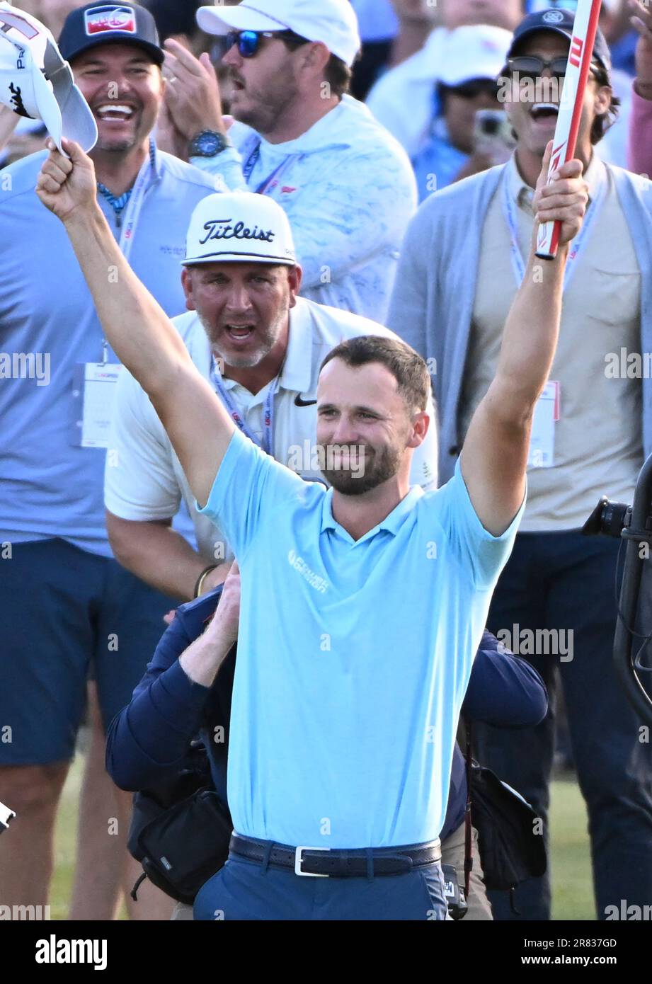 Los Angeles, États-Unis. 18th juin 2023. Wyndham Clark fête ses célébrations après avoir remporté les 2023 États-Unis Open Golf Championship au Los Angeles Country Club de Los Angeles, Californie, dimanche, 18 juin 2023. La victoire est le premier grand championnat de Clark et il a tiré 64, 67, 69 et 70 pour un 10-under-par 270. Photo par Alex Gallardo/UPI crédit: UPI/Alamy Live News Banque D'Images