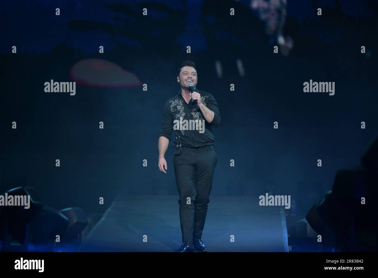 Le chanteur italien Tiziano Ferro joue en direct sur scène au stade San Siro pour la deuxième date italienne de la tournée TZN 2023. Milan (Italie), on 18 juin, 202 Banque D'Images