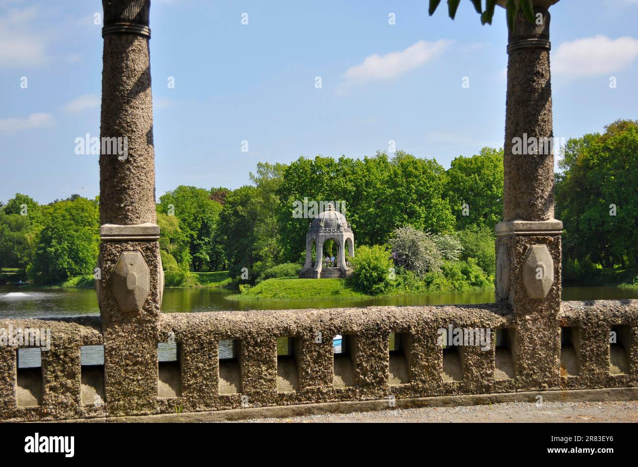 Magdeburg, Parc de la ville de Rotehorn Magdeburg, l'île de Mary's avec le temple de Vénus Banque D'Images
