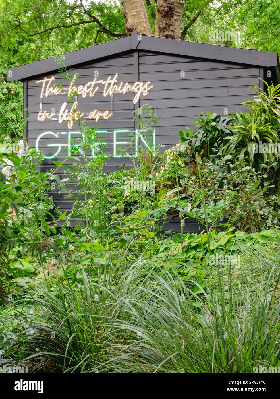 Les meilleures choses dans la vie sont vertes, signe sur un hangar Banque D'Images