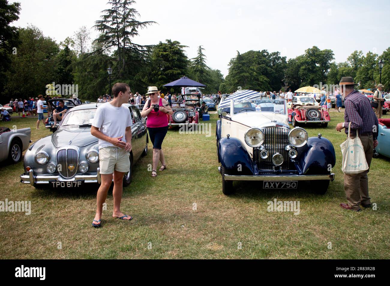 Spectacle de voiture classique, Pump Room Gardens, Leamington Spa, Warwickshire, Royaume-Uni Banque D'Images