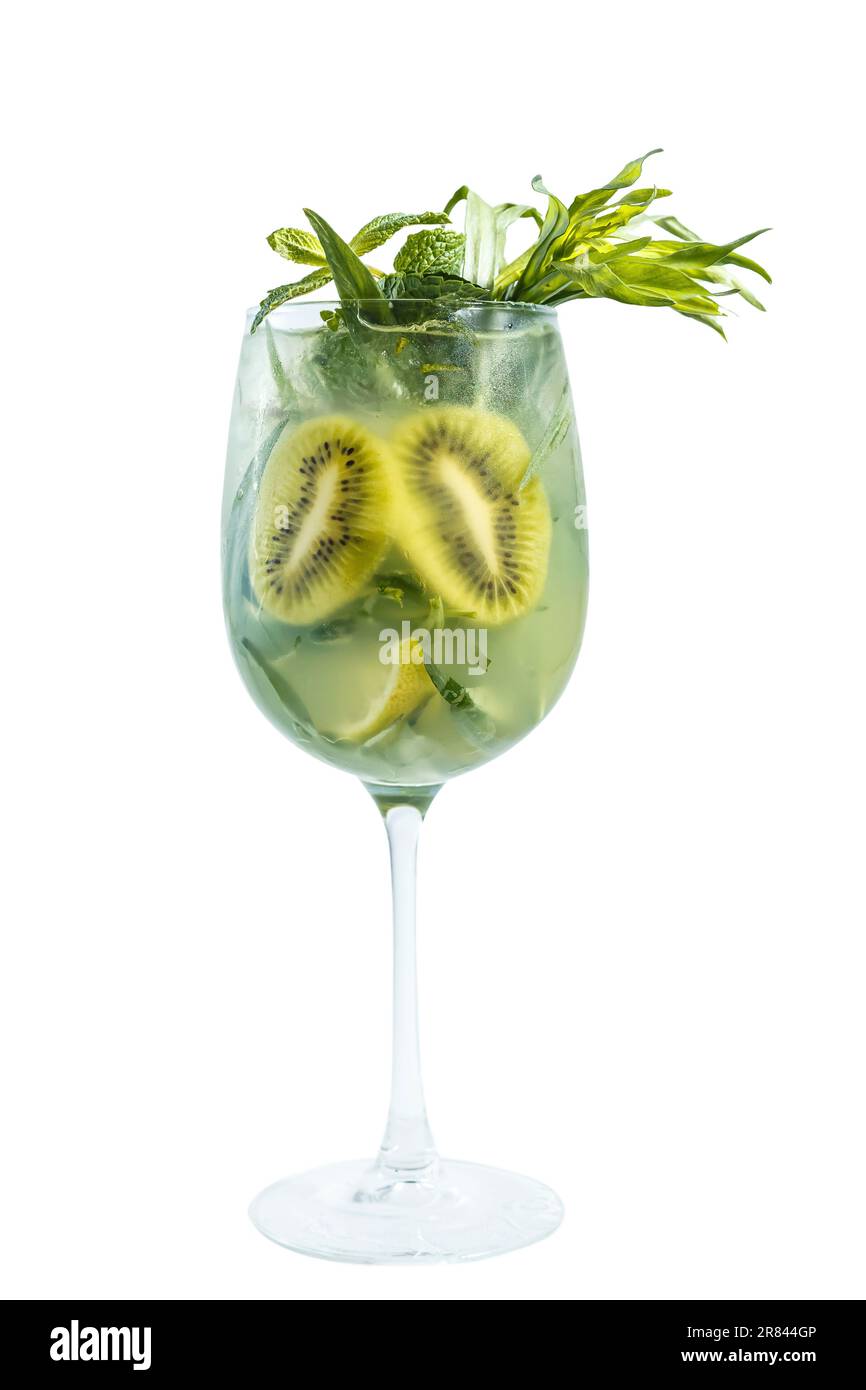 Un cocktail de kiwis rafraîchissant dans un verre, plein de santé et de fraîcheur. Banque D'Images Un cocktail de kiwis rafraîchissant dans un verre, plein de santé et de fraîcheur. Banque D'Images