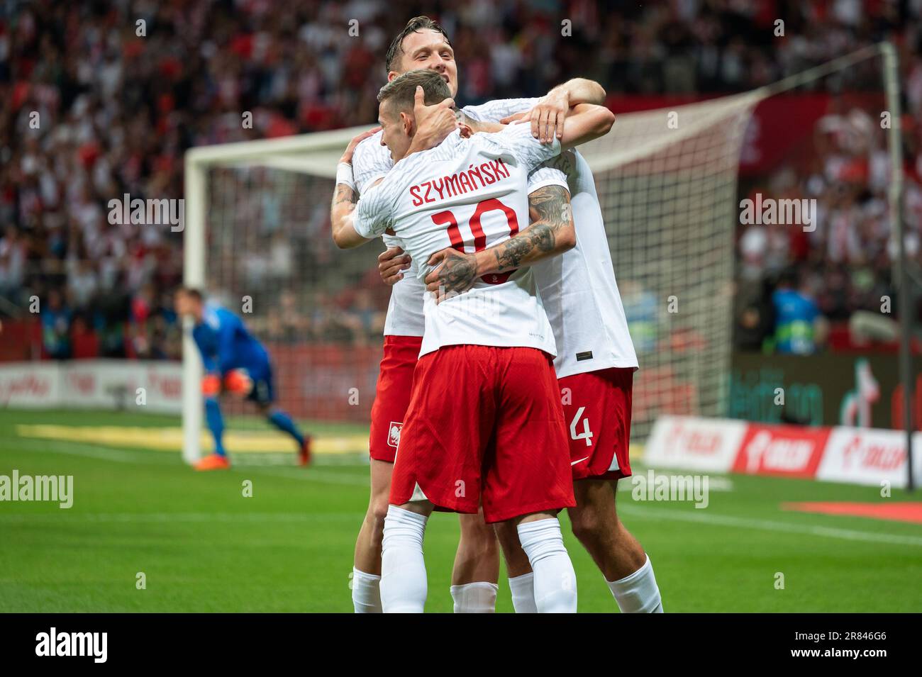 VARSOVIE, POLOGNE - 16 JUIN 2023: Match de football amical Pologne contre Allemagne 1:0. Piotr Zielinski (L) Sebastian Szymanski (10) Tomasz Kedziora la joie après Banque D'Images