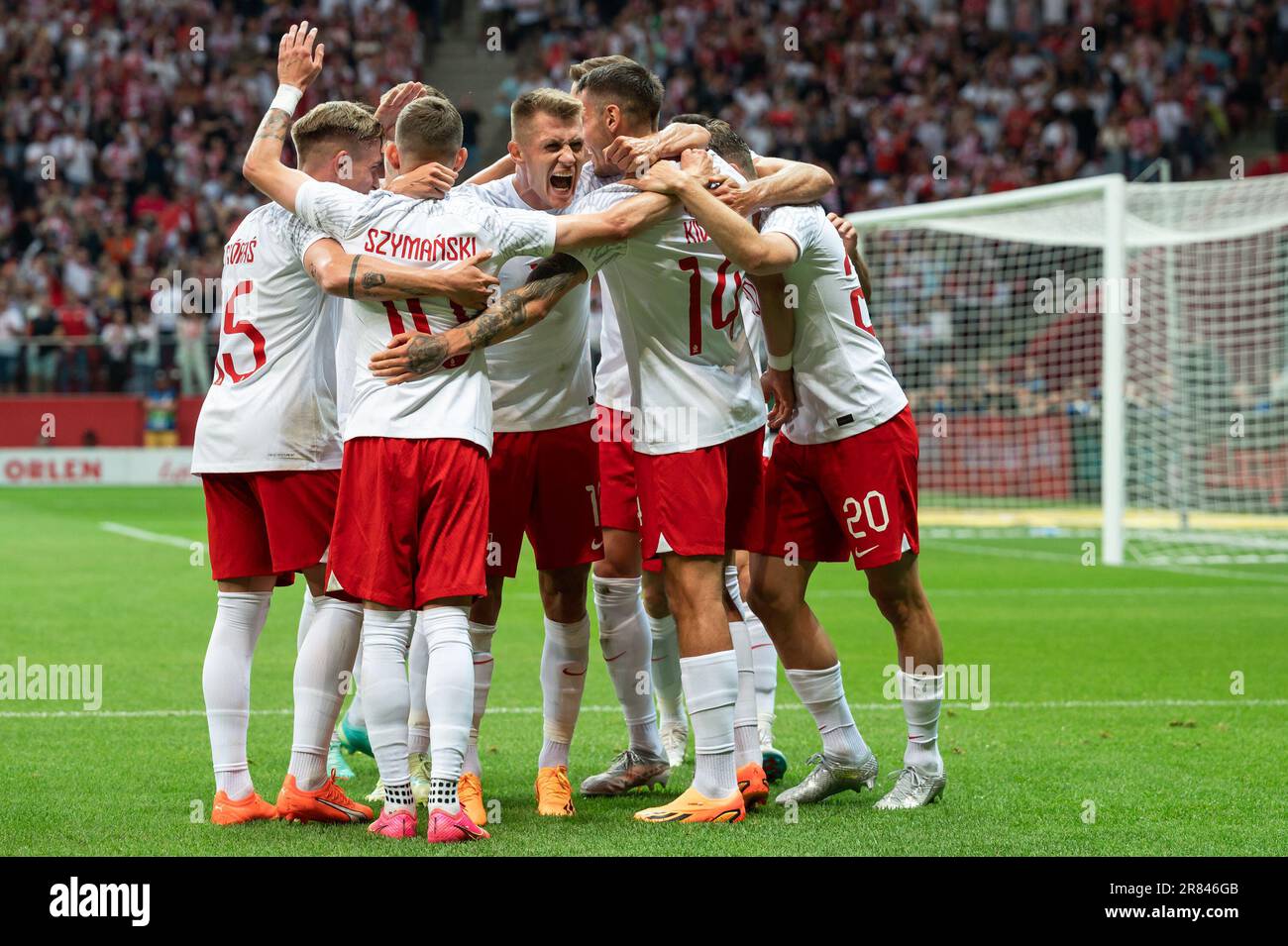VARSOVIE, POLOGNE - 16 JUIN 2023: Match de football amical Pologne contre Allemagne 1:0. L'équipe de Pologne se réjouisse après avoir marqué son objectif. Banque D'Images