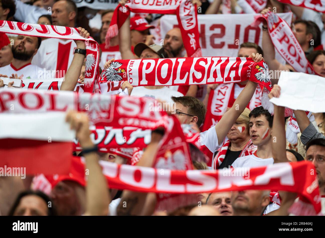 VARSOVIE, POLOGNE - 16 JUIN 2023: Match de football amical Pologne contre Allemagne 1:0. Applaudissent les partisans de la politique. Banque D'Images