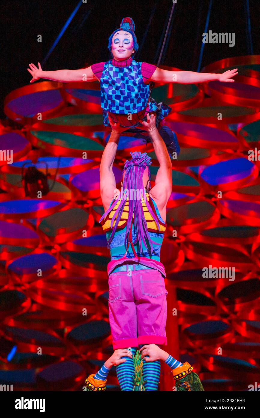 The House troupe on the Russian Swing Act dans le spectacle Saltimbanco du Cirque du Soleil, Vector Arena, Auckland, Nouvelle-Zélande, Banque D'Images