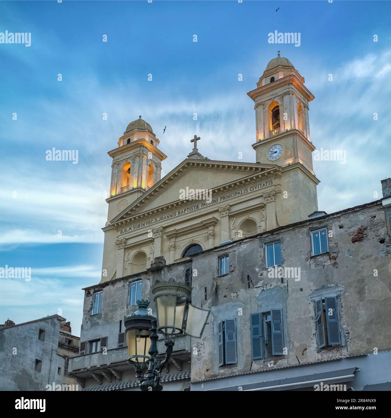 Bastia en Corse, église saint-jean-baptiste dans le vieux port, coucher de soleil Banque D'Images Bastia en Corse, église saint-jean-baptiste dans le vieux port, coucher de soleil Banque D'Images