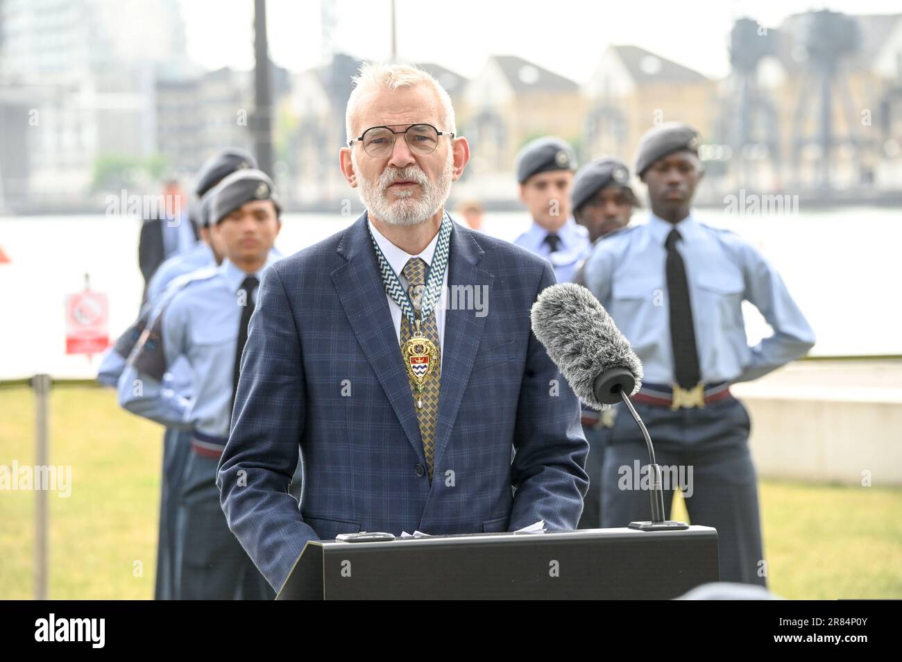 City Hall, Londres, Royaume-Uni. 19 juin 2023. Le Président Andrew Boff AM à la cérémonie de levée du drapeau de la Journée des Forces armées, en prévision de la Journée des Forces armées nationales, hôtel de ville, Kamal Chunchie Way, Londres, Royaume-Uni. Crédit : voir Li/Picture Capital/Alamy Live News Banque D'Images