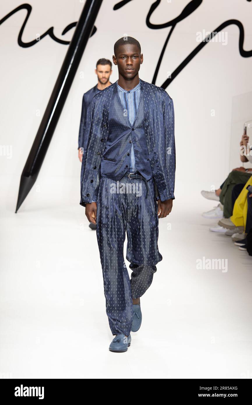 Milan Fashion week hommes S S 2024 Giorgio Armani passerelle Milan Italie. 19th juin 2023. SGPItalia ID 129816 002 credit non exclusif SIPA US Alay Live News Photo Stock Alamy