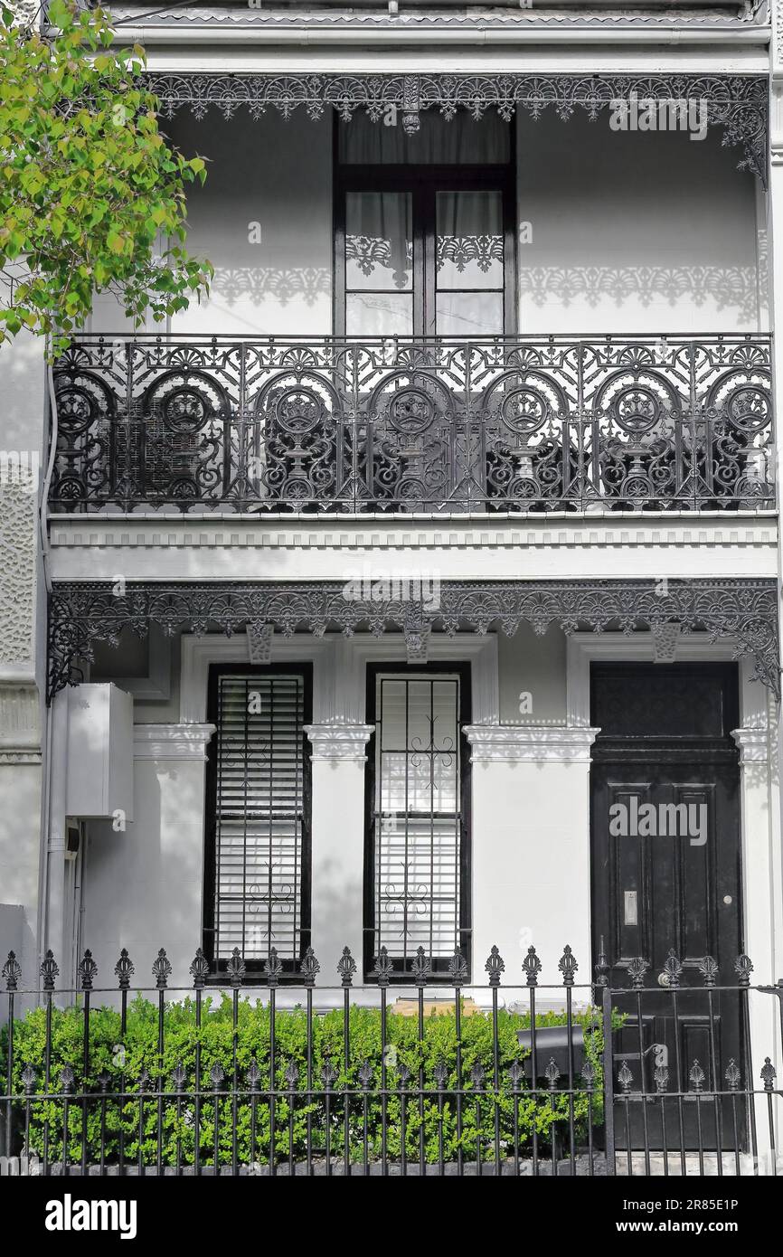 691 maison victorienne en terrasse de style filigree avec une véranda en fonte sur Ormond Street, Paddington. Sydney-Australie. Banque D'Images