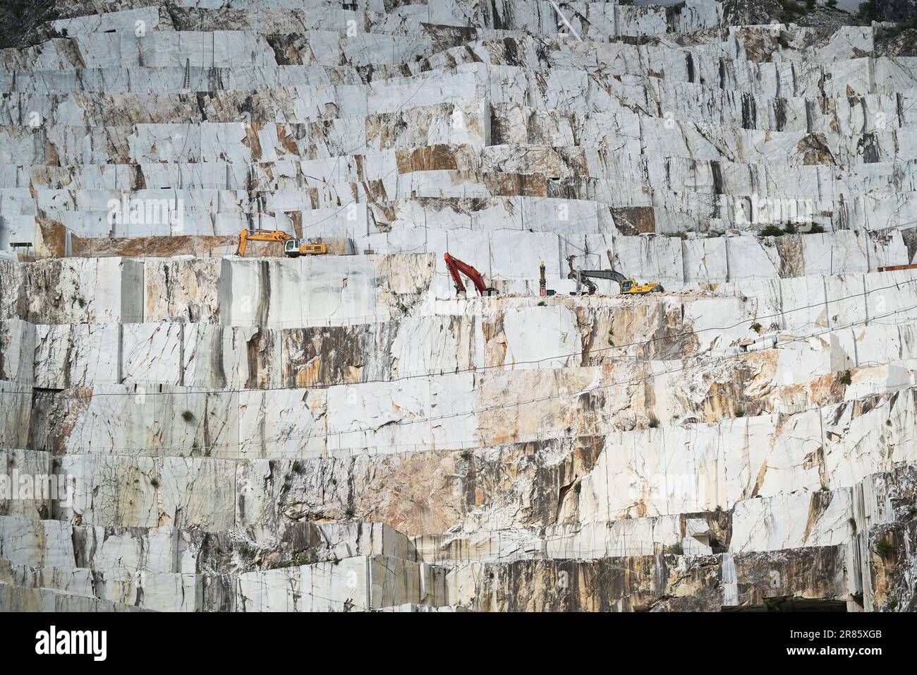 CARRARA, ITALIE - 10 juin 2023 : vue sur le site industriel de la carrière de marbre de Carrara Banque D'Images