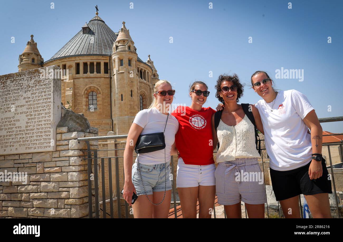 Jérusalem, Israël. 19th juin 2023. Becky Massey en Belgique, Antonia Delaere en Belgique, Sofie Hendrickx en Belgique et Billie Massey en Belgique, photographiés lors d'une visite dans la vieille ville de Jérusalem, en Israël, le lundi 19 juin 2023, Comme les chats belges sont déjà qualifiés pour les finales 1/4 et joueront jeudi aux Championnats d'Europe FIBA Women Eurobasket 2023 en Israël et en Slovénie. BELGA PHOTO VIRGINIE LEFOUR crédit: Belga News Agency/Alay Live News Banque D'Images