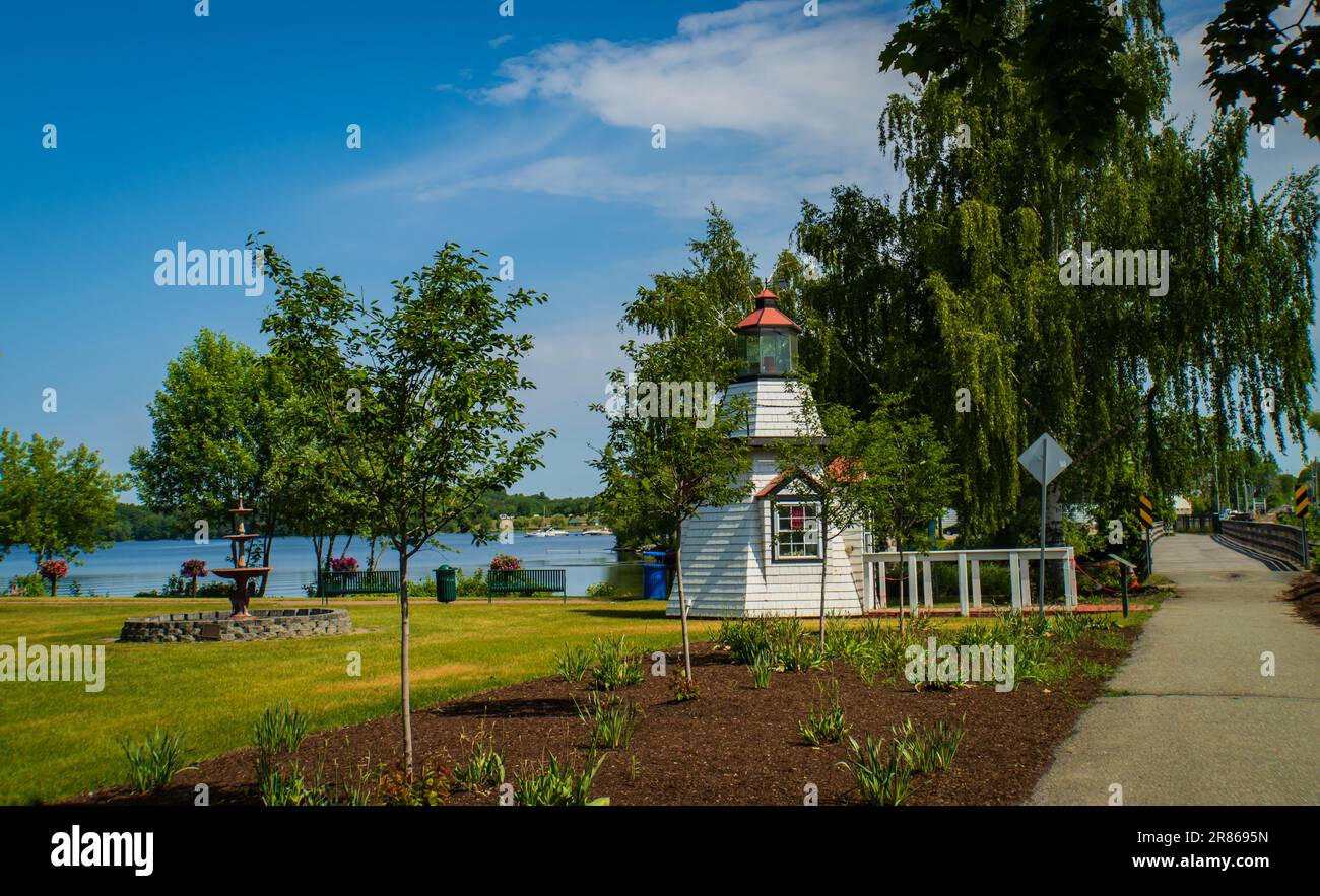 phare sur la rive du lac Memphrémagog à Newport, Vermont, vue de Québec Canada Banque D'Images