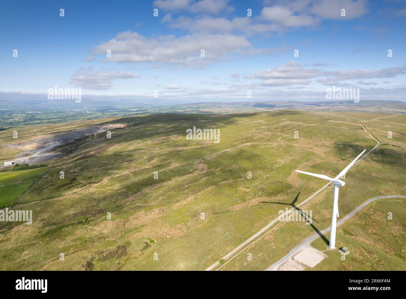 Éoliennes sur les landes près de Lancaster, au Royaume-Uni. Banque D'Images