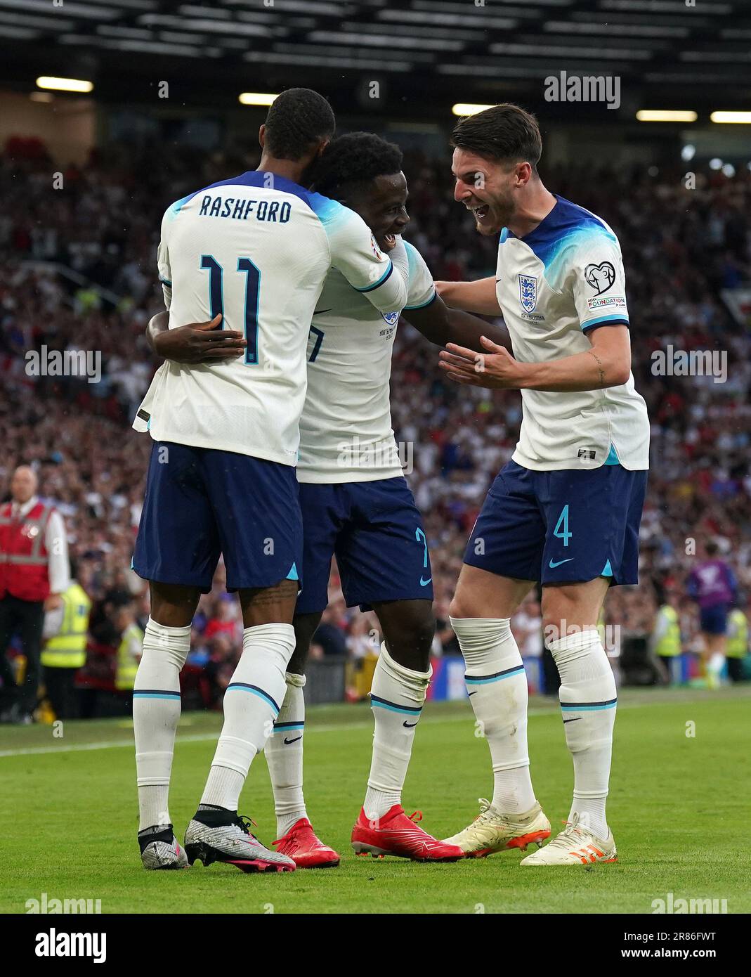 Declan Rice Rashford Bukayo Saka (au centre) célèbre avec Marcus Rashford (à gauche) et ...