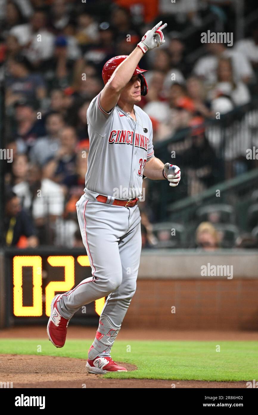 L'hitter désigné par Cincinnati Reds Tyler Stephenson (37) atteint une course à domicile solo de 357 pieds jusqu'au champ de gauche en haut de la septième intingpendant l'int MLB Banque D'Images