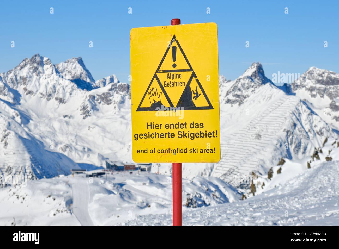 Fin d'un panneau d'avertissement sur les pistes de ski, en allemand, à la station de ski d'Ischgl, à la frontière de l'Autriche et de la Suisse. Banque D'Images