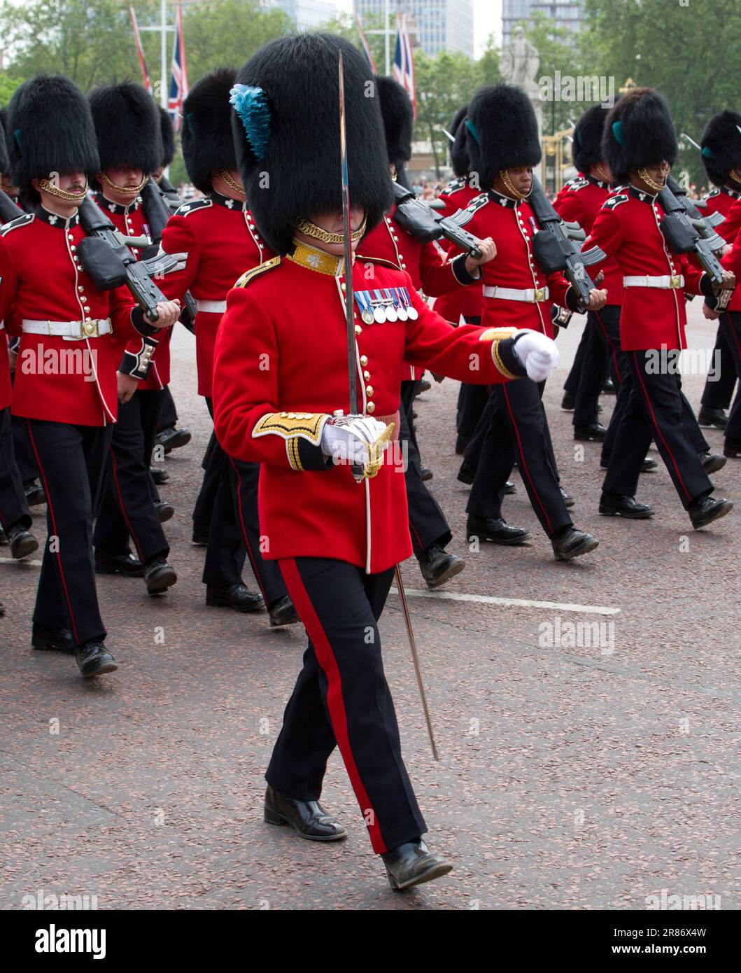 Marching Infantarymen Trooping la couleur 2023 Banque D'Images