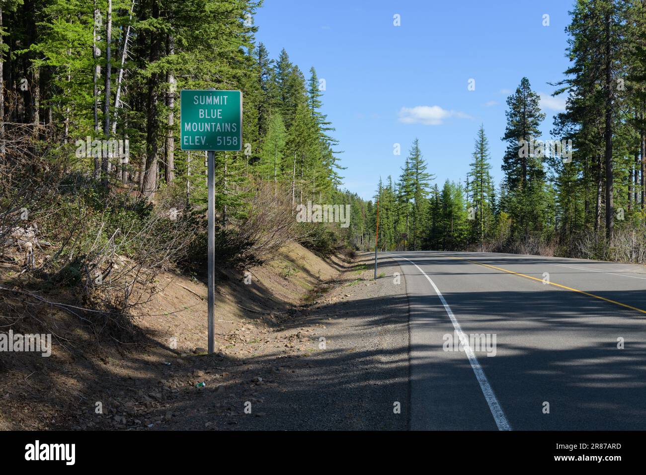 Elgin, OREGON, États-Unis - 24 mai 2023 ; panneau au sommet des montagnes bleues sur la route 205 de l'Oregon Banque D'Images