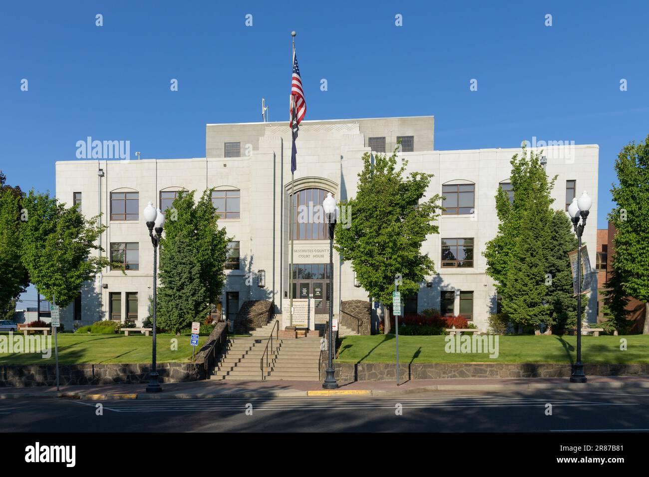 Bend, OREGON, États-Unis - 15 juin 2023; immeuble du palais de justice du comté de Deschutes à Bend, Oregon, construit en 1940 Banque D'Images