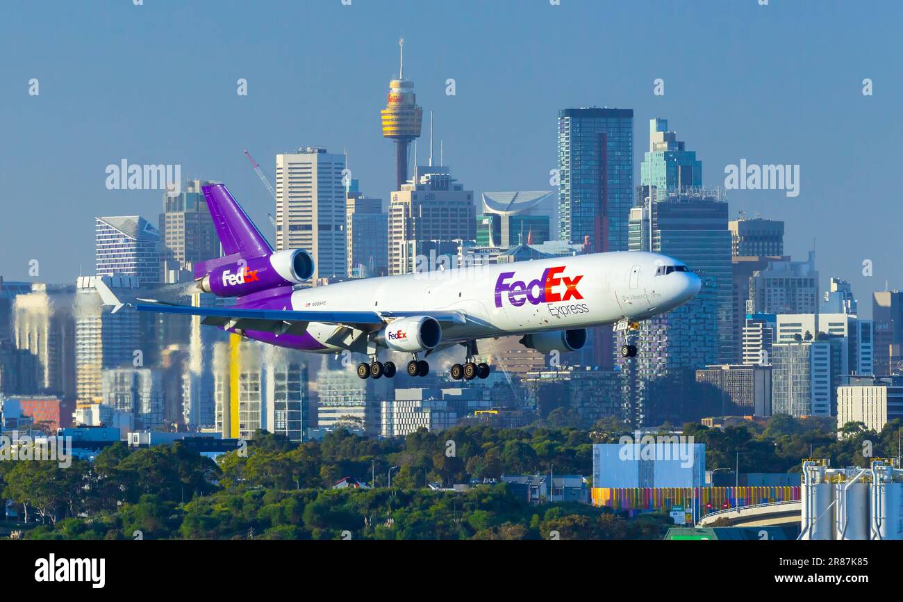 Un avion Federal Express (FedEx) en provenance des États-Unis avec inscription N595FE à l'aéroport de Sydney (Kingsford Smith) à Sydney, en Australie, avec le Sydney Banque D'Images