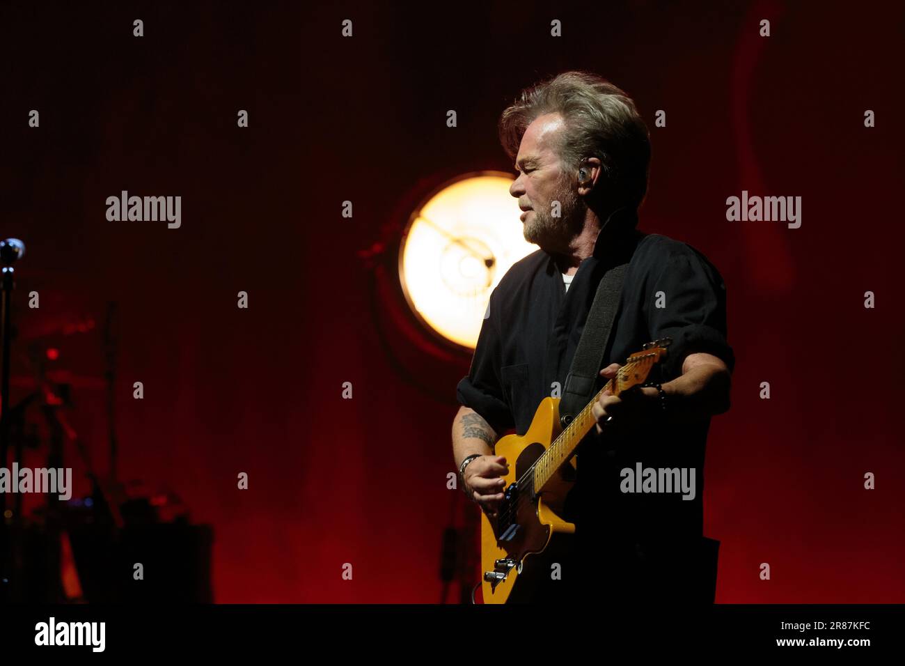 Toronto, Canada. 19th juin 2023. John Mellencamp se produit lors de la visite « en direct et en personne » au Massey Hall. Crédit : Bobby Singh/Alay Live News Banque D'Images