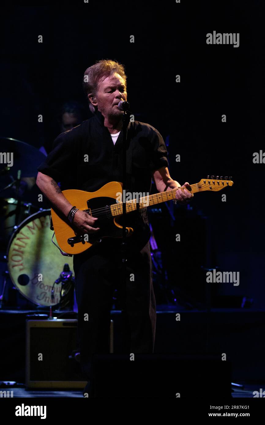 Toronto, Canada. 19th juin 2023. John Mellencamp se produit lors de la visite « en direct et en personne » au Massey Hall. Crédit : Bobby Singh/Alay Live News Banque D'Images