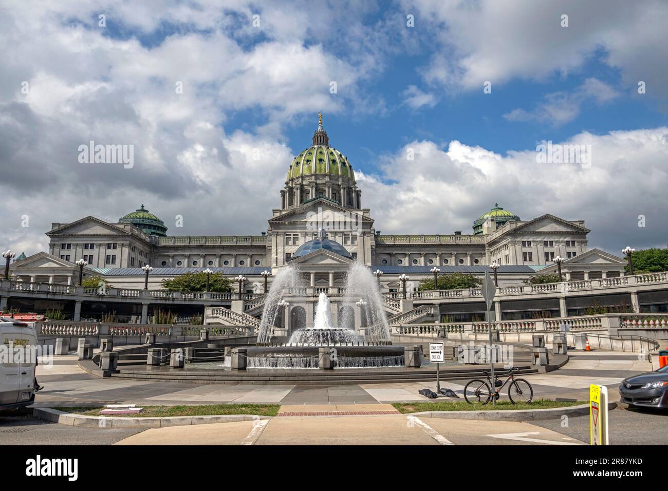 Harrisburg, Vereinigte Staaten. 23rd août 2022. Extérieur de l'aile est du capitole de l'État de Pennsylvanie depuis l'avenue Commonwealth à Harrisburg, Pennsylvanie, mardi, 23 août 2022. Crédit : Ron Sachs/CNP/dpa/Alay Live News Banque D'Images