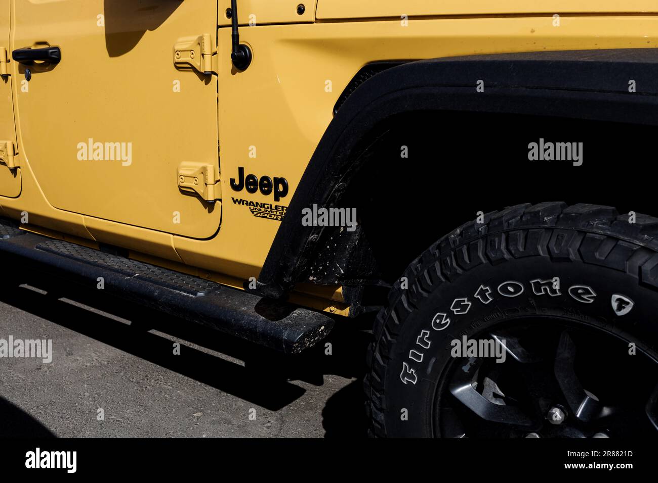 Minsk, Bélarus, juin 2023 - voiture moderne jeep wrangler Banque D'Images