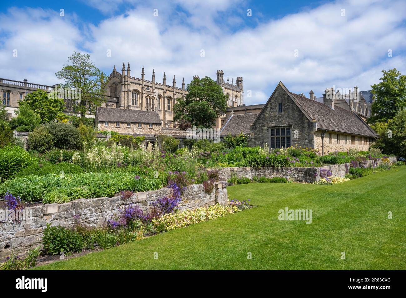 Le jardin commémoratif de guerre de Christ Church, jardins dans la vieille ville d'Oxford, Oxfordshire Angleterre, Royaume-Uni Banque D'Images