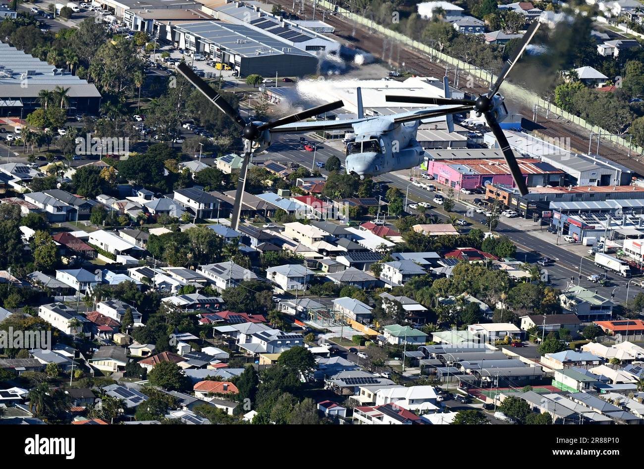 Brisbane, Australie. 20th juin 2023. Un MV22B Osprey survole la