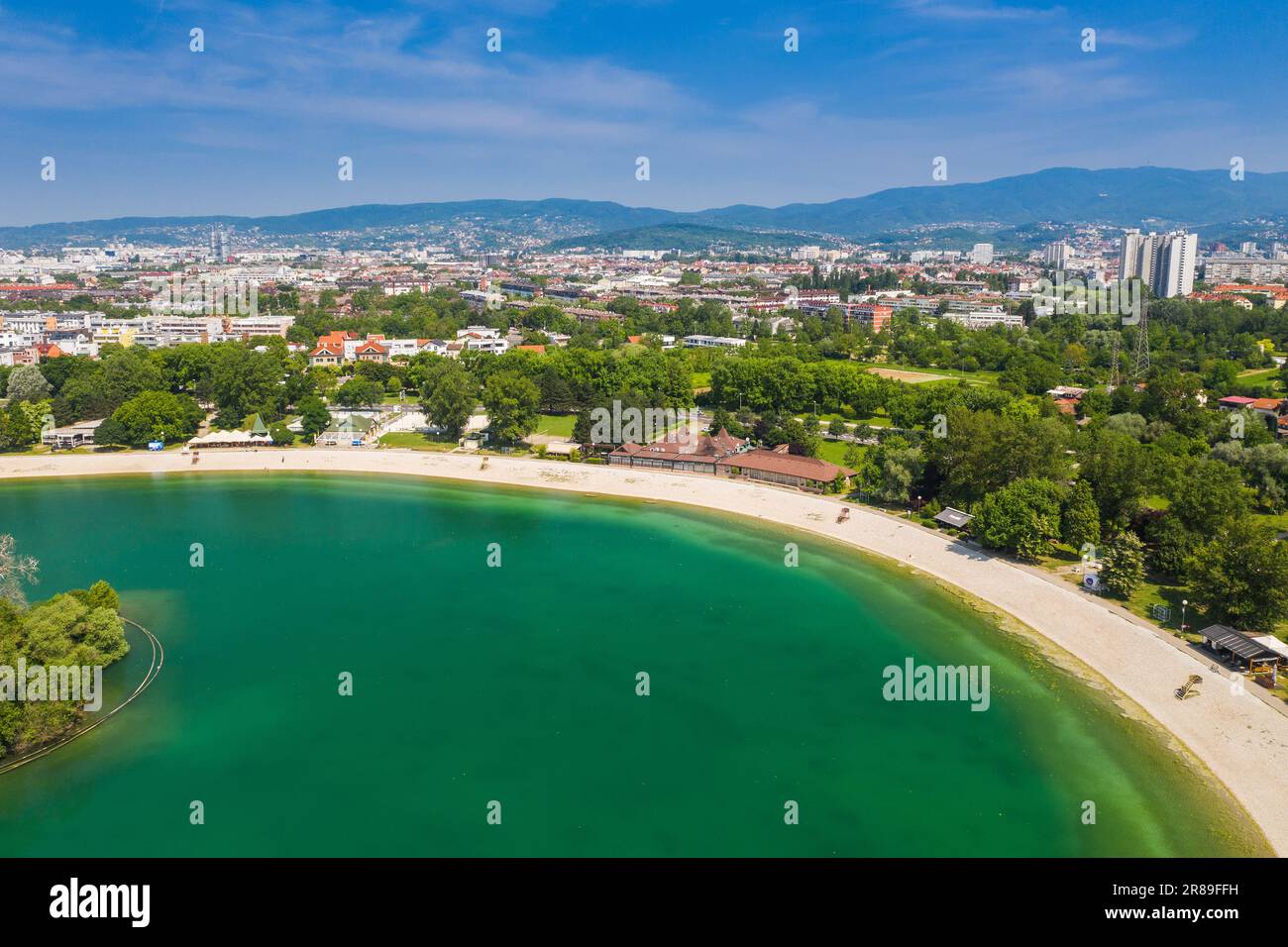 Vue aérienne du lac Jarun à Zagreb, Croatie, destination touristique Banque D'Images