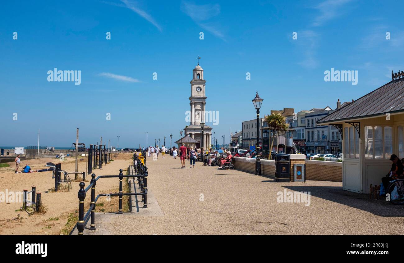 Herne Bay North Kent, Angleterre Royaume-Uni - bord de mer et tour d'horloge de Herne Bay Banque D'Images