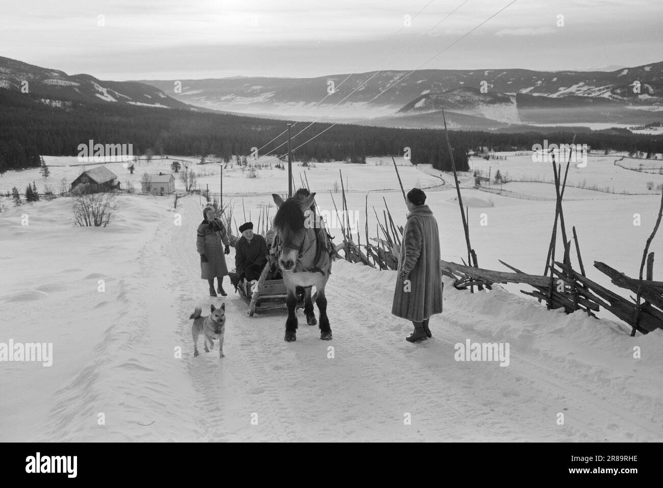 Actuelle 5-2-1960: Sœur du village elle va de ferme en ferme avec des soins de santé et sociaux. Photo: Sverre A. Børretzen / Aktuell / NTB ***PHOTO NON TRAITÉE*** Banque D'Images