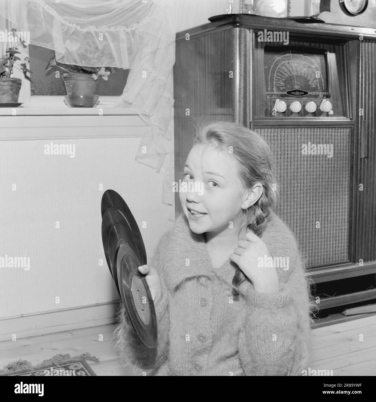 Courant 3-8-1960: Prima donna sans caprices 'Little Grethe' (Grethe Kausland) de Horten a grandi et a perdu une grande partie de son pudicité spontanée. Mais en retour, elle a gagné la routine et la confiance de scène comme une actrice mature et la grâce comme danseuse de ballet formé, pour citer les auteurs du film après le dernier succès de film "Owls dans le marais". Elle a eu 12 dossiers et 12 succès en 5 ans. Photo: Ivar Aaserud / Aktuell / NTB ***PHOTO NON TRAITÉE*** Banque D'Images