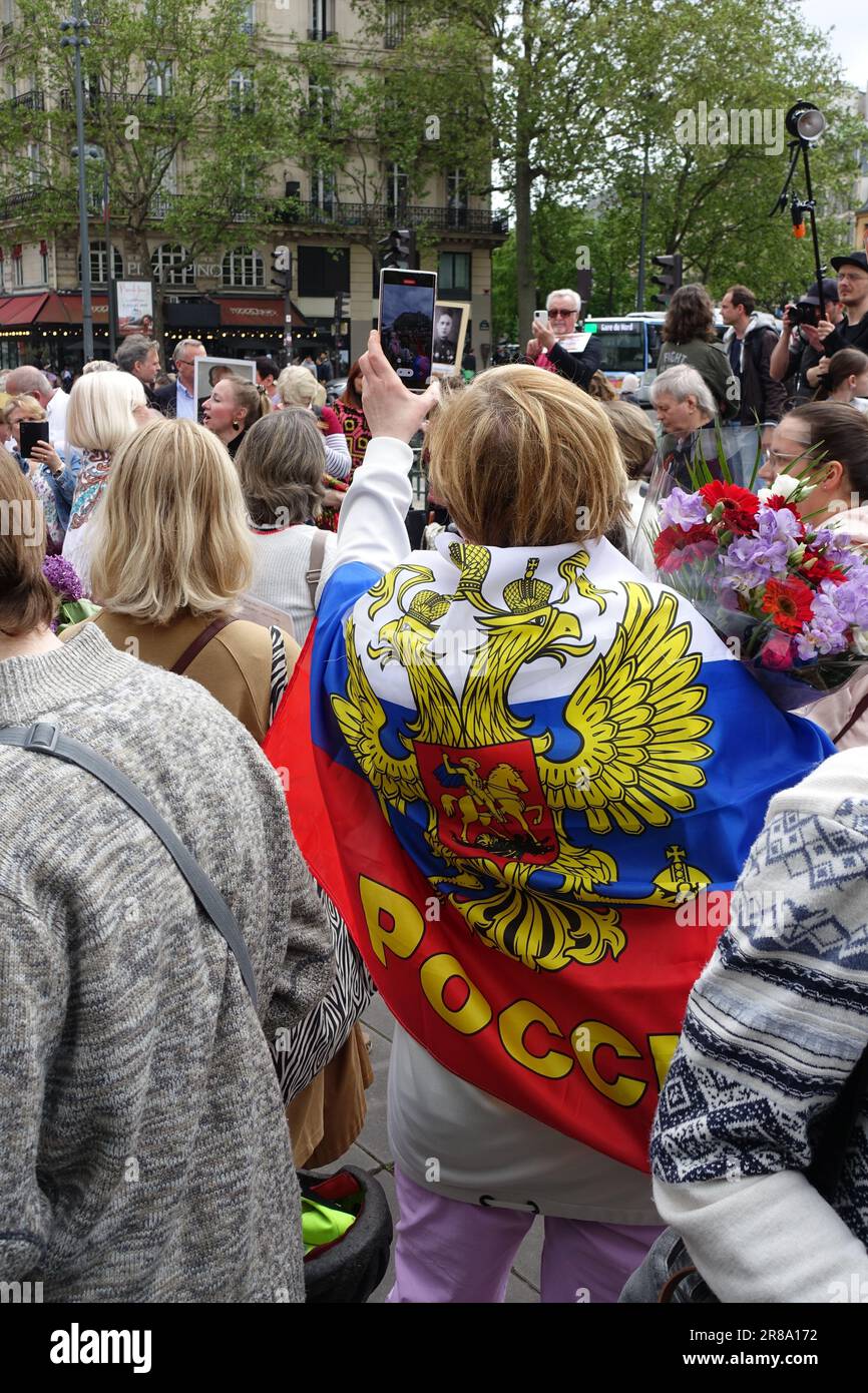 The Immortal Regiment in Paris, célébration du jour de la victoire, 9 mai, par les partisans de la Russie et du Président Poutine Banque D'Images