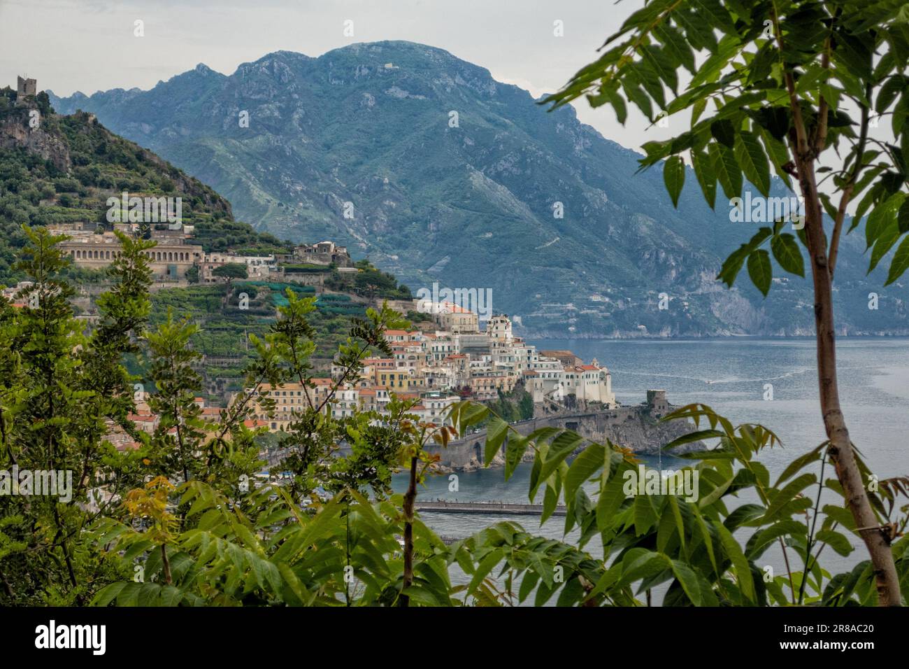 Ville d'Amalfi sur la côte amalfitaine, Campanie, Italie Banque D'Images