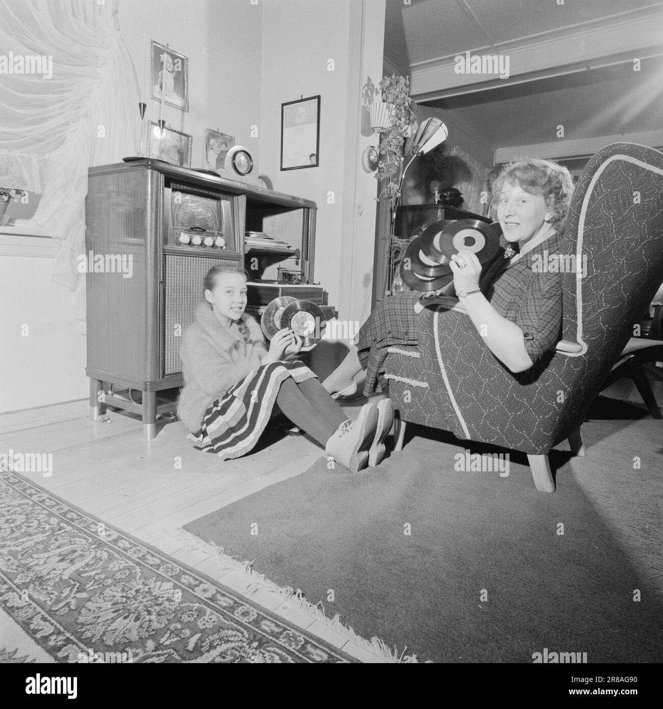 Courant 3-8-1960: Prima donna sans caprices 'Little Grethe' (Grethe Kausland) de Horten a grandi et a perdu une grande partie de son pudicité spontanée. Mais en retour, elle a gagné la routine et la confiance de scène comme une actrice mature et la grâce comme danseuse de ballet formé, pour citer les auteurs du film après le dernier succès de film "Owls dans le marais". Elle a eu 12 dossiers et 12 succès en 5 ans. Photo: Ivar Aaserud / Aktuell / NTB ***PHOTO NON TRAITÉE*** Banque D'Images