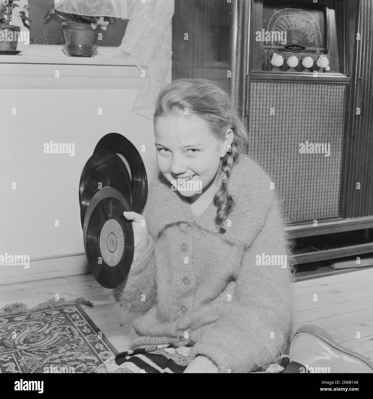 Courant 3-8-1960: Prima donna sans caprices 'Little Grethe' (Grethe Kausland) de Horten a grandi et a perdu une grande partie de son pudicité spontanée. Mais en retour, elle a gagné la routine et la confiance de scène comme une actrice mature et la grâce comme danseuse de ballet formé, pour citer les auteurs du film après le dernier succès de film "Owls dans le marais". Elle a eu 12 dossiers et 12 succès en 5 ans. Photo: Ivar Aaserud / Aktuell / NTB ***PHOTO NON TRAITÉE*** Banque D'Images