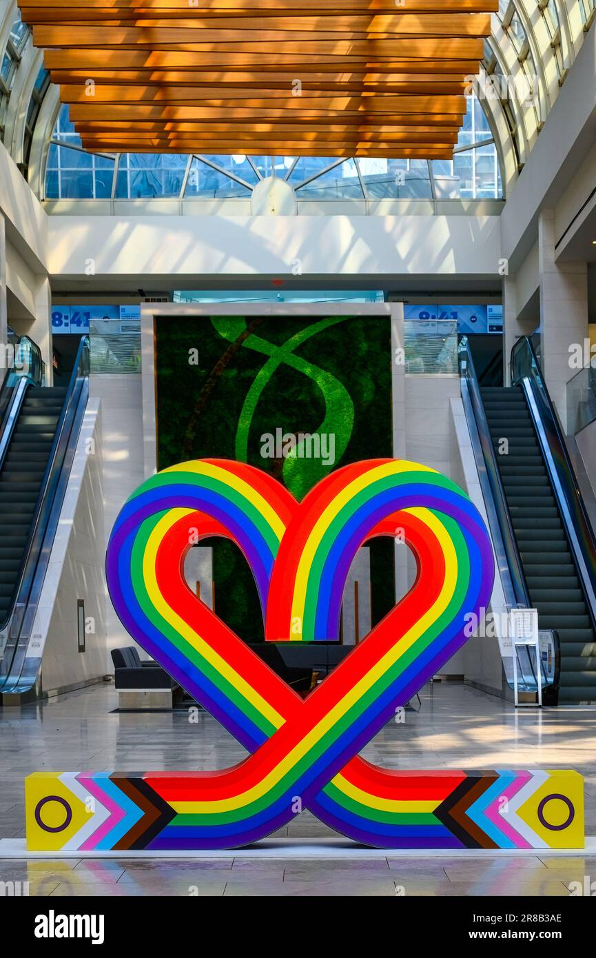 Arc-en-ciel en forme de coeur. Le mois de la fierté à Toronto, Canada Banque D'Images