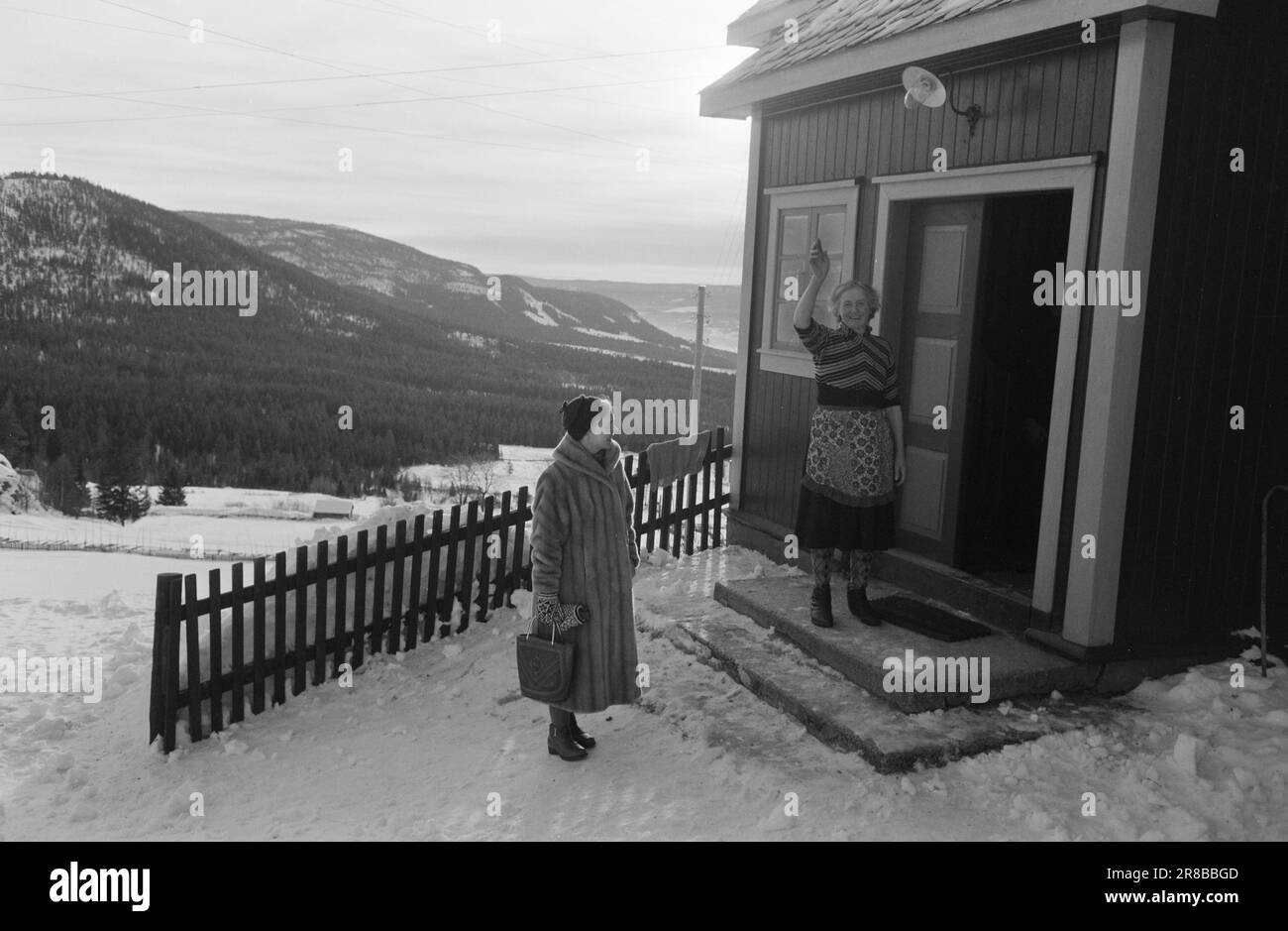 Actuelle 5-2-1960: Sœur du village elle va de ferme en ferme avec des soins de santé et sociaux. Photo: Sverre A. Børretzen / Aktuell / NTB ***PHOTO NON TRAITÉE*** Banque D'Images
