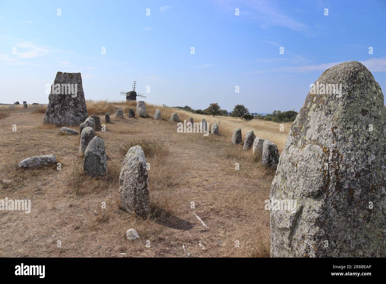 Vue sur Gettlinge grave Field sur l'île d'Öland en Suède. Le site de sépulture des navires viking en pierre est une zone archéologique importante en Scandinavie. Banque D'Images