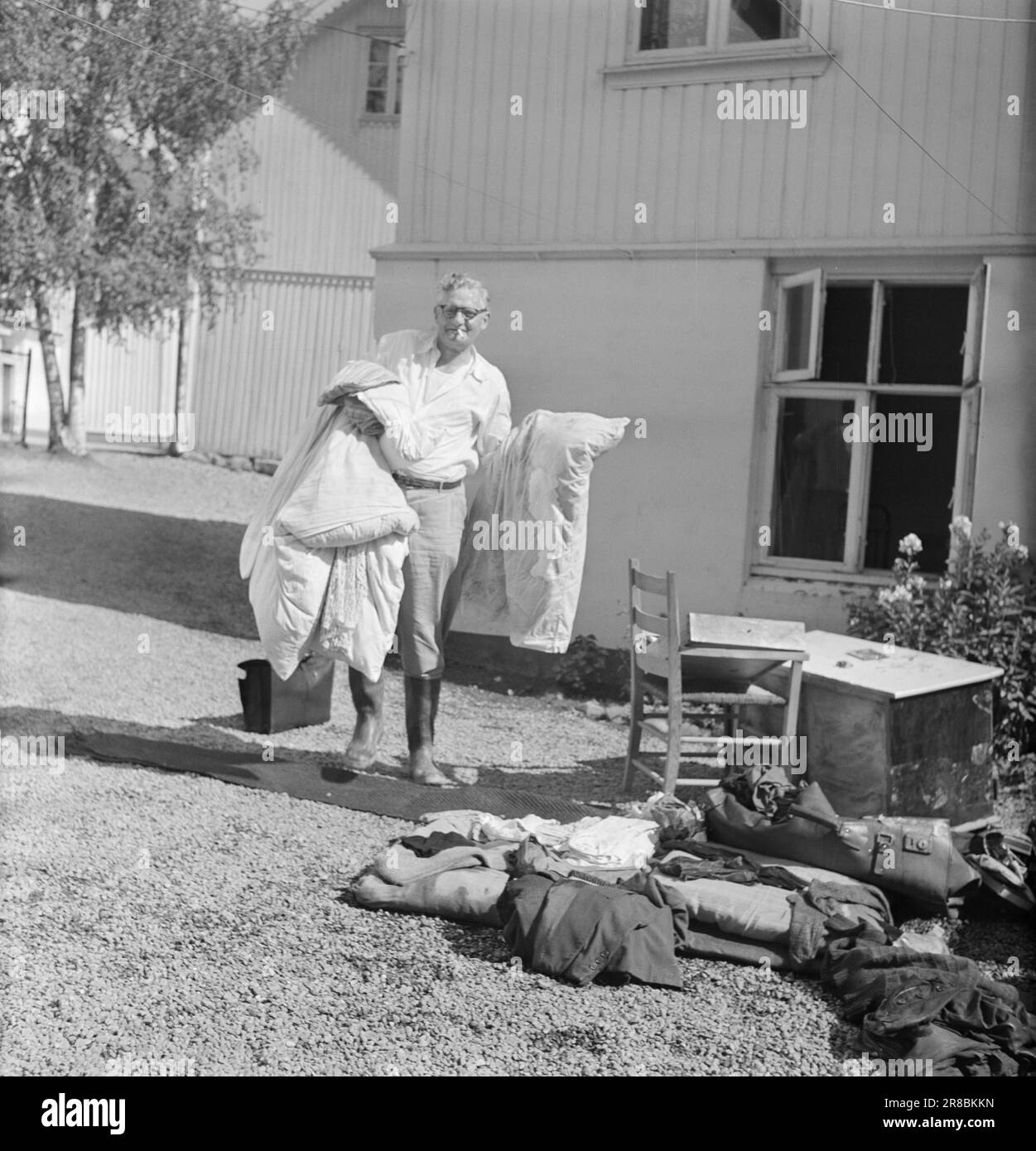 Actuel 18-1950: Déluge à SandefjordVestfold est venu au milieu de certains des nuages les plus humides qui ont été observés dans ce pays dans ce, le mois le plus humide d'août que nous avons eu depuis de nombreuses années. C'était particulièrement mauvais pour la ville de chasse à la baleine de Sandefjord, où, du 8 jeudi 24 août au 8 le lendemain matin, 116,4 mm de précipitations ont chuté. C'est la troisième fois en 15 ans que de grandes parties de la ville basse sont exposées à une catastrophe d'inondation. Photo: O. P. Jørgensen / Dimitri Koloboff / Arne Kjus / Aktuell / NTB Banque D'Images