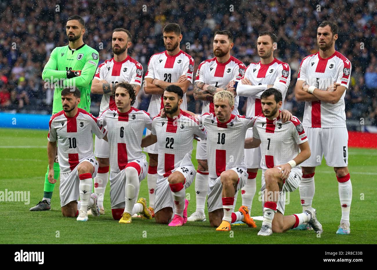 La s'est mise en file d'attente pour une photo d'équipe avant