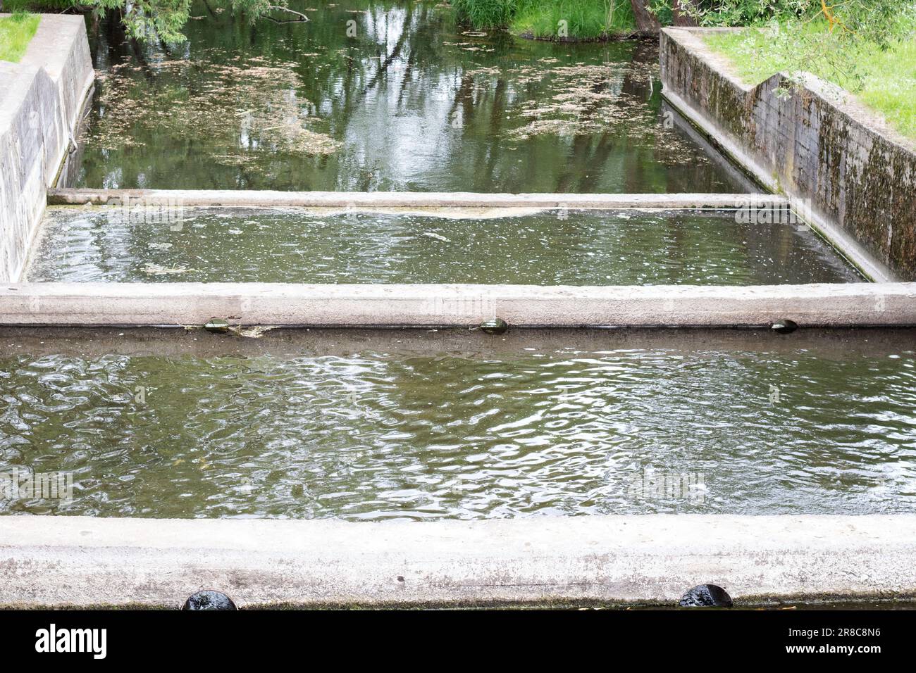 photo mouvement de l'eau de haut en bas, vue de dessus Banque D'Images