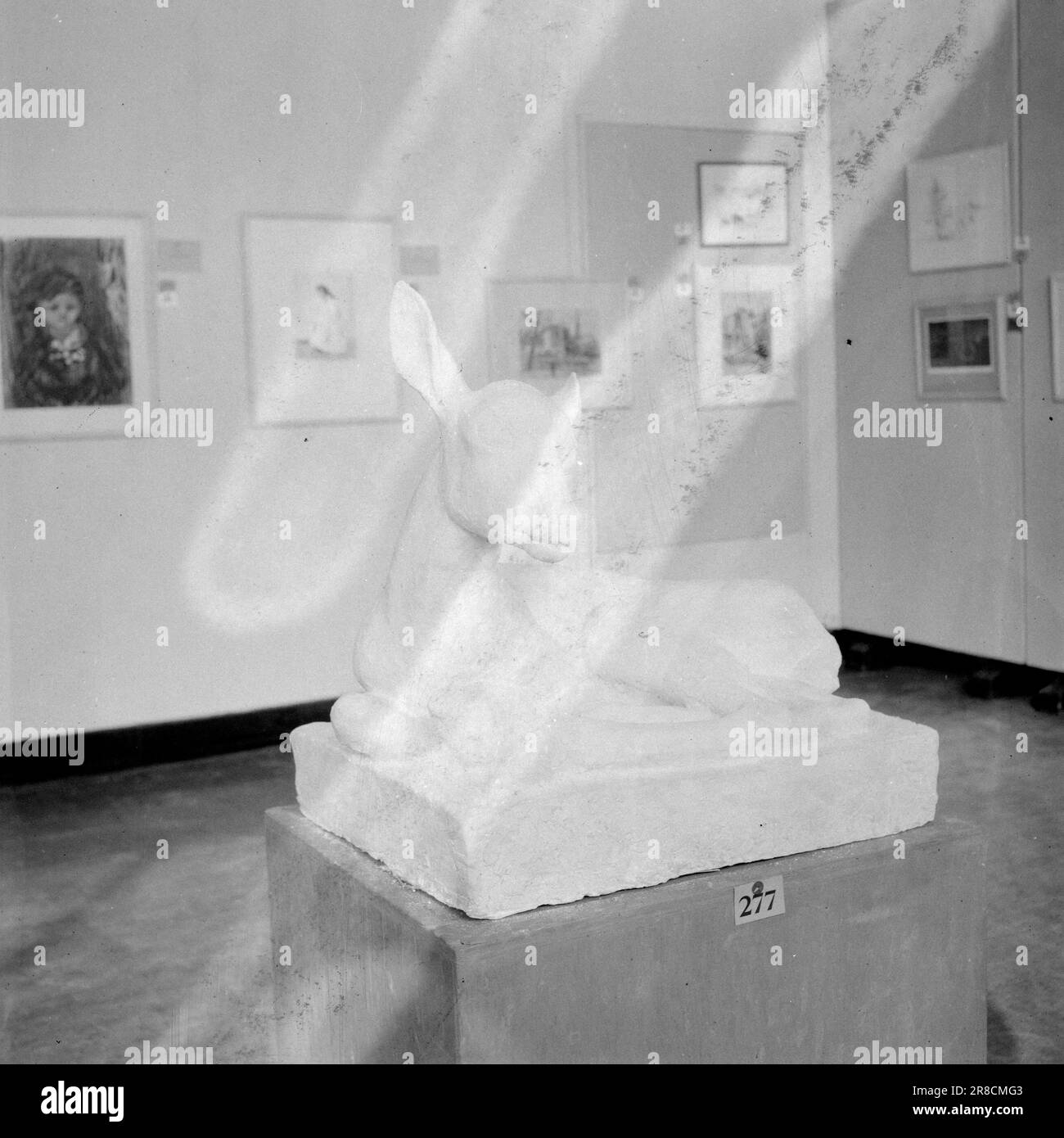 Actuel 21-1-1947: L'automne des artistes l'exposition annuelle d'art de l'État, qui est habituellement appelée juste l'exposition d'automne, peut cette année célébrer son anniversaire de 60th. Elle a eu lieu pour la première fois en 1883, et cette année aurait dû être l'anniversaire de 65th, mais les cinq années mortes de la guerre se sont écoulées entre les deux. Photo: Aktuell / NTB ***PHOTO NON TRAITÉE*** Banque D'Images