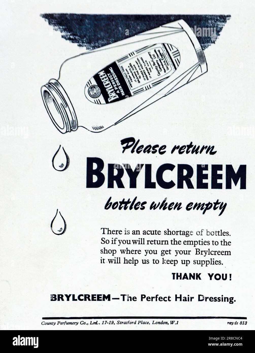 Une publicité de 1945 après la guerre Brylcreem, la « coiffure parfaite ». Le but principal de la publicité est cependant une demande de retourner les bouteilles vides à la boutique où vous avez acheté votre Brylcreem en raison d'une pénurie aiguë de bouteilles. À la fin de la guerre du travail 2 et à l'accélération de la production d'articles de consommation, les pénuries étaient assez courantes. C'est un premier exemple de l'économie circulaire. Banque D'Images