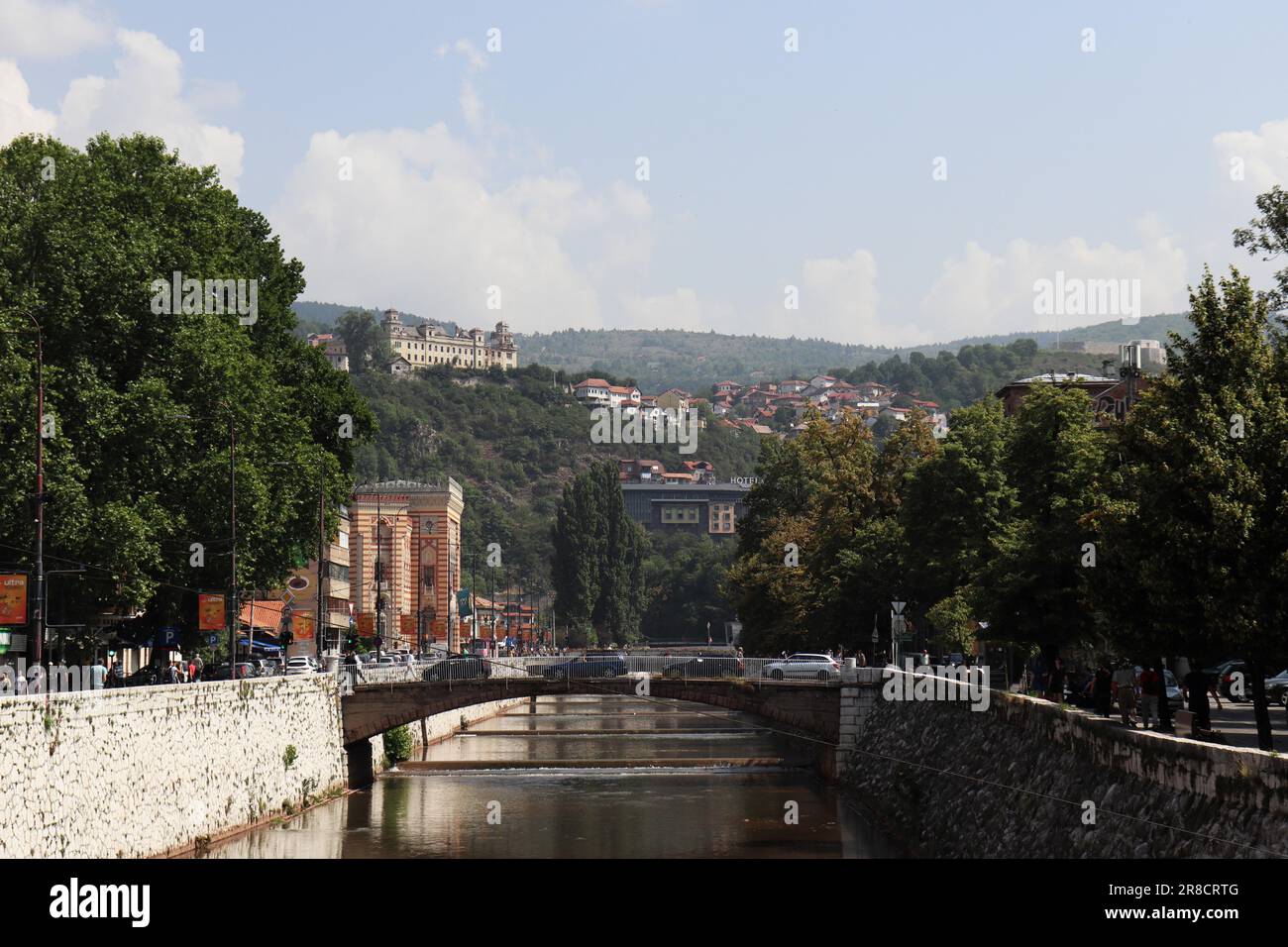 Les beautés de la ville de Sarajevo et les influences de cultures diffuses se reflètent dans l'architecture de la ville. Banque D'Images