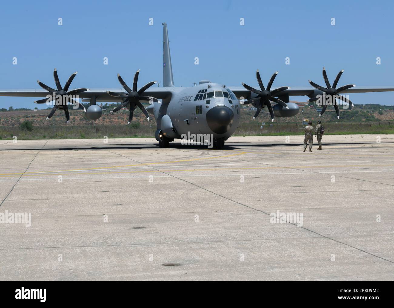 Un Hercules C-130H provenant des taxis de l'aile du pont aérien 94th sur la ligne aérienne avant d'effectuer une sortie de vol conjointe à la base aérienne de Kenitra, au Maroc, au 14 juin 2023. Dix-huit nations et environ 8 000 membres du personnel participeront à African Lion 2023, aux États-Unis Le plus grand exercice annuel conjoint du Commandement de l'Afrique qui aura lieu au Ghana, au Maroc, au Sénégal et en Tunisie à partir de 13 mai-18 juin 2023. (États-Unis Photo de la Force aérienne par le premier Airman Jan K. Valle) Banque D'Images